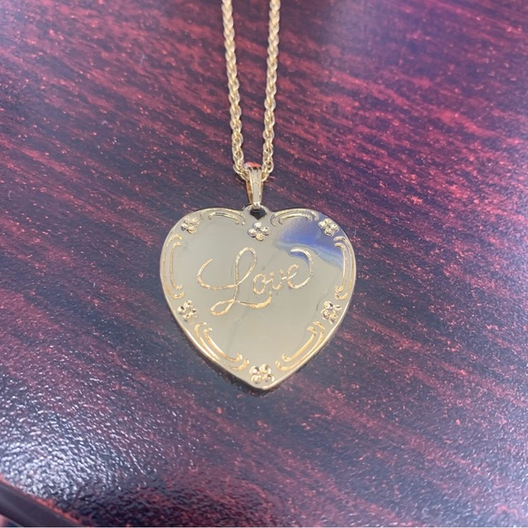Avon “Heartfelt Sentiment” Goldtone Heart Pendant Necklace “Love” NIB 1989 - Picture 6 of 6